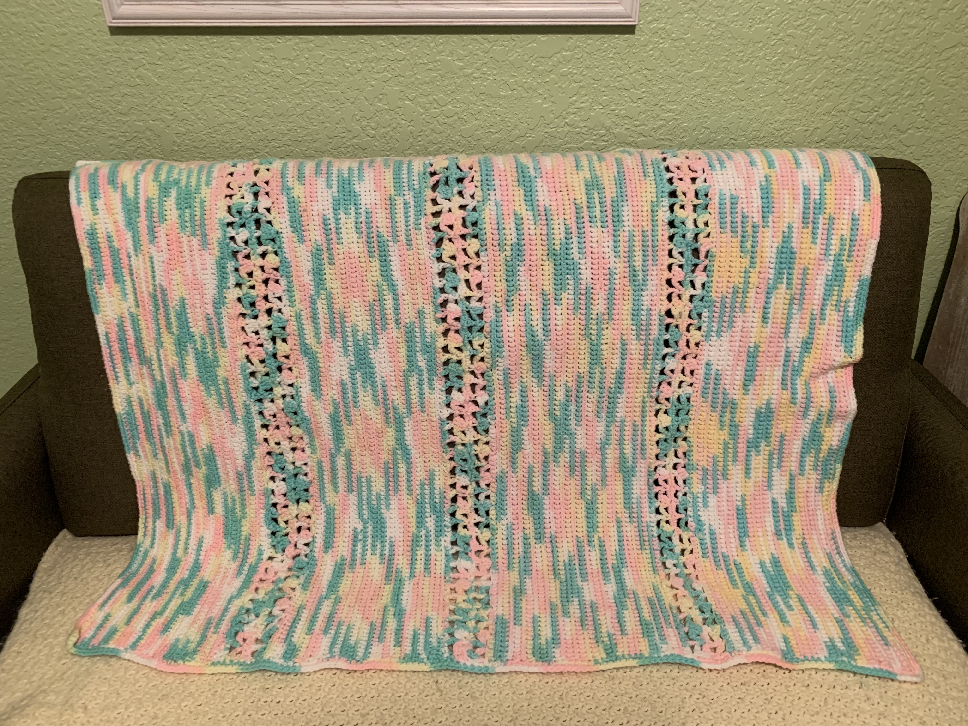1984 Hand-Knit Rainbow Colors (pink, green, yellow, white) Afghan Crib Blanket (28.5\