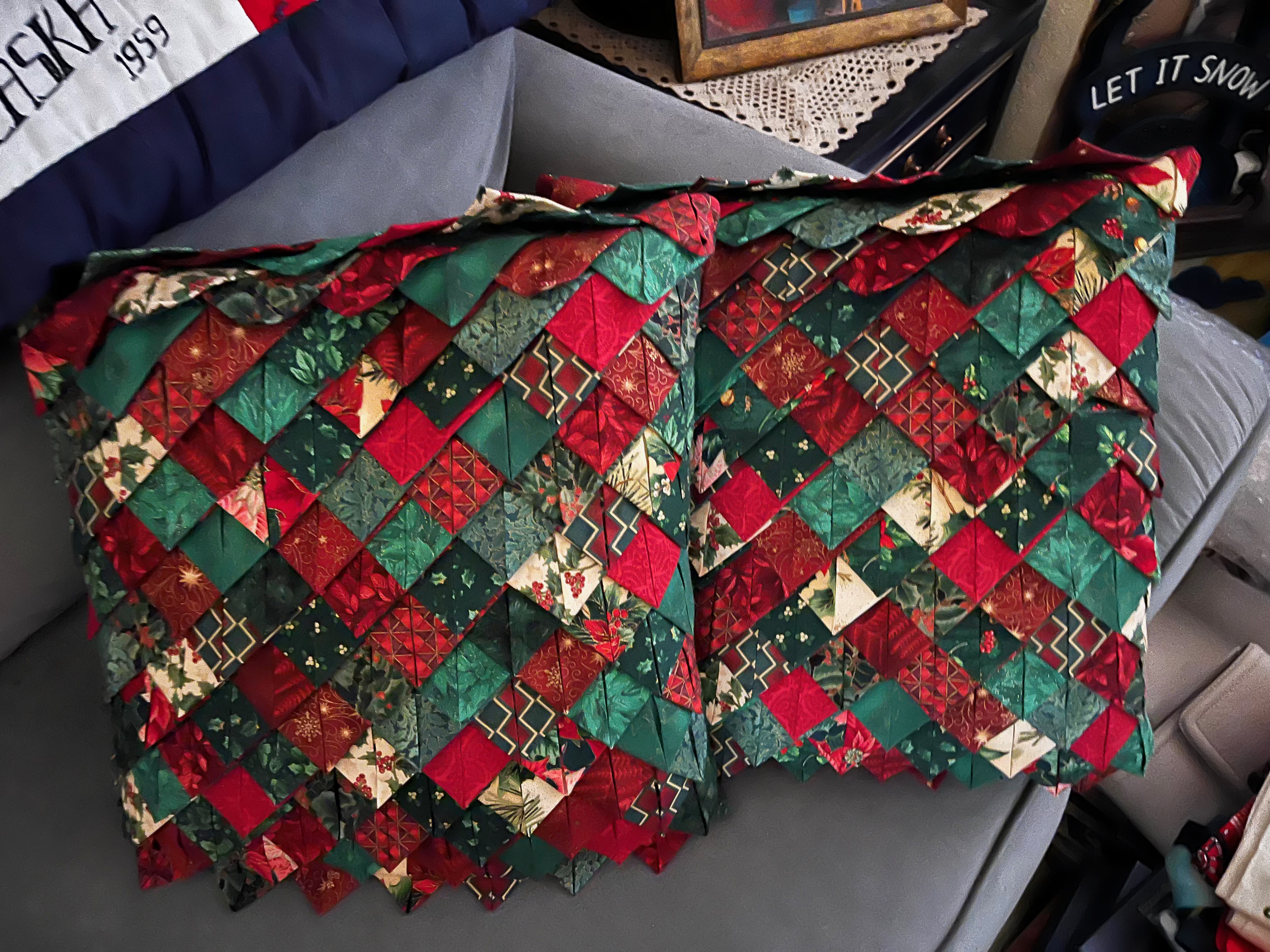1988 Machine-Stitched Square Quilted Holiday Christmas Pillows, Set of 2 (15\