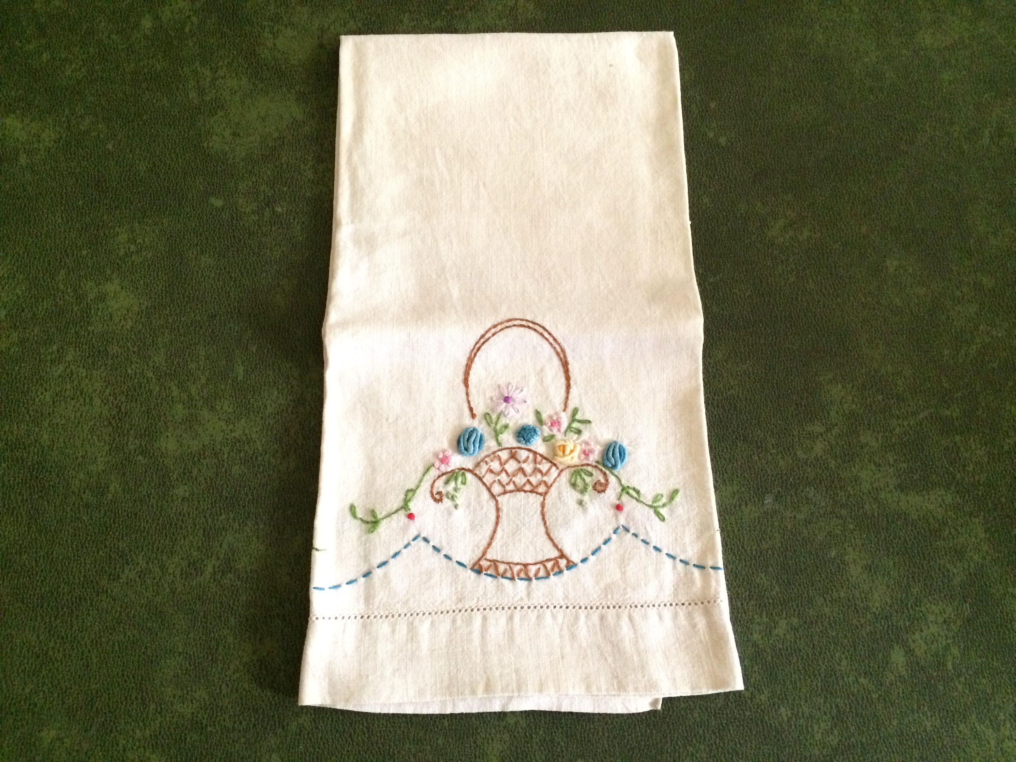 1930s Antique Guest Hand Towel, Flower Basket Design