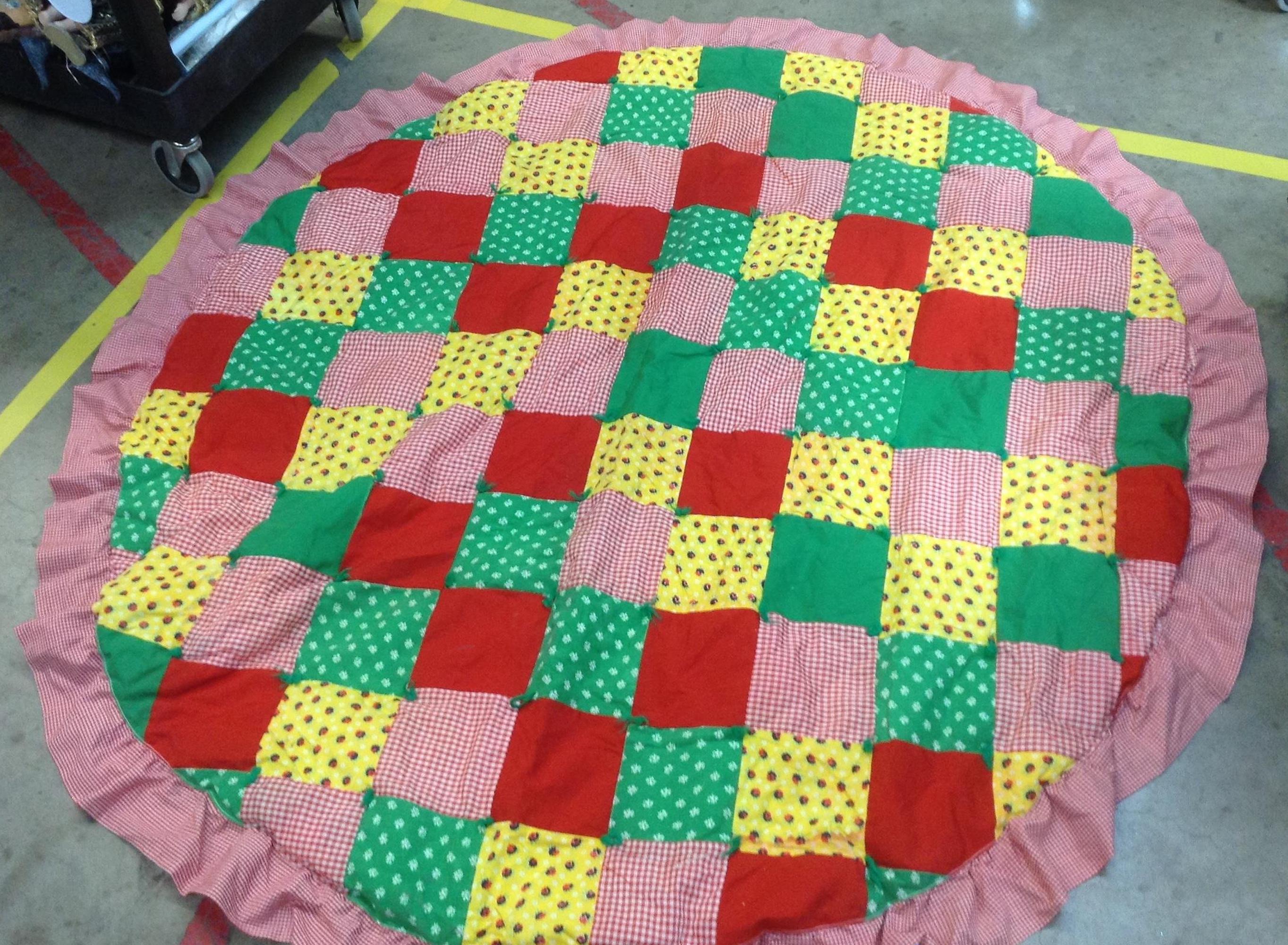 1989 Hand-Stitched Round Cotton Patchwork Ruffled Edge Table Quilt (61.5\