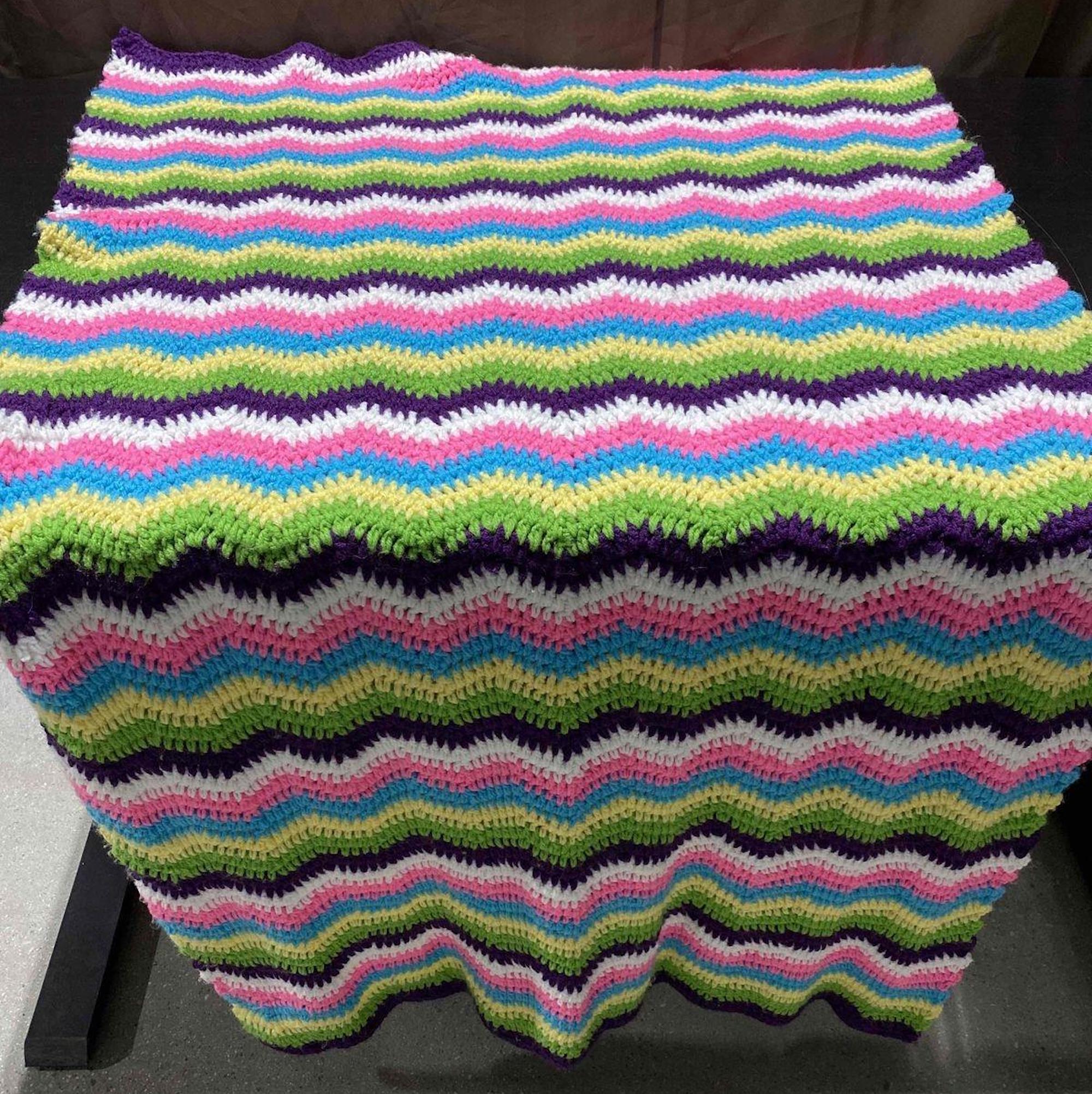 1989 Hand-Knit Chevron Striped Colorful Afghan Throw (35\