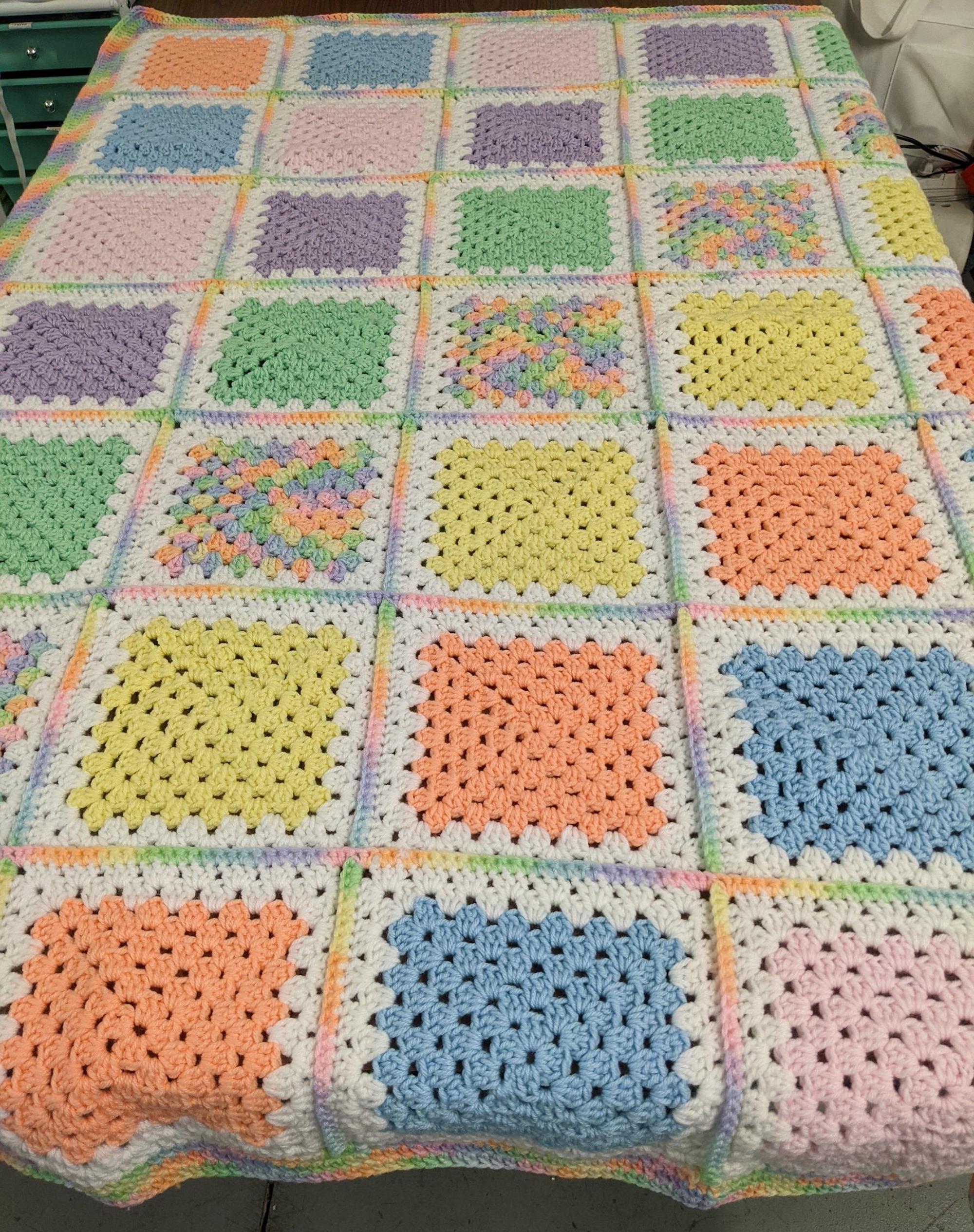 1981 Hand-Knit Granny Squares Pastel Colors Afghan Throw (50\